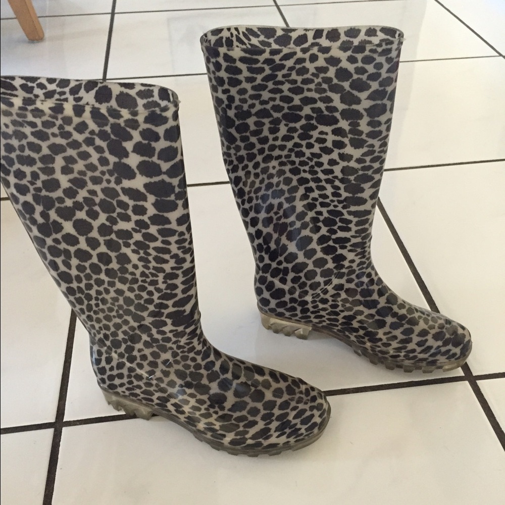 Leopard rain boots